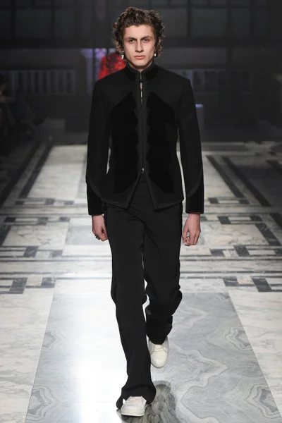Look 25
